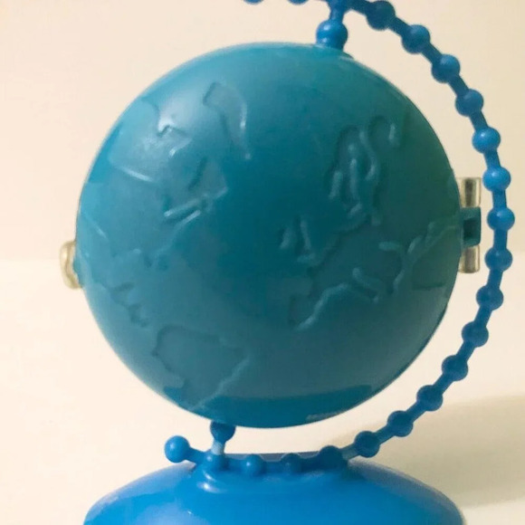 Barbie Peek A Boo Petites Doll Lea of London Girls of the World - Picture 8 of 16